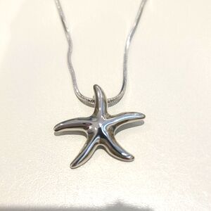 Silver Tone Nautical Starfish Necklace NWT